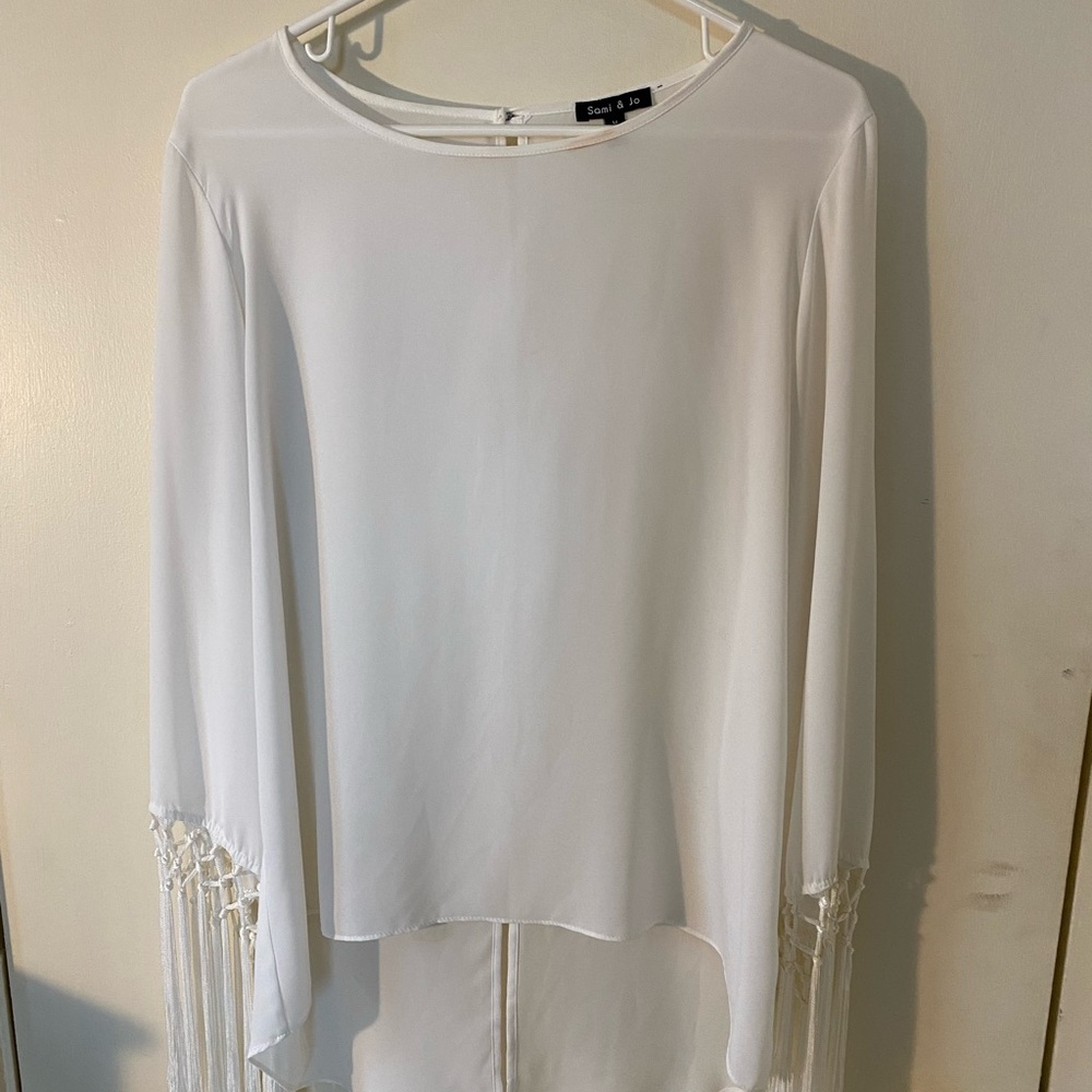 White Sami & Jo blouse. Fringe sleeves